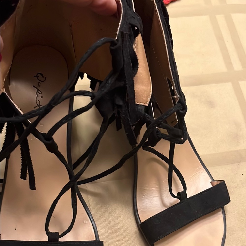 Qupid Women's Black Strappy Sandals